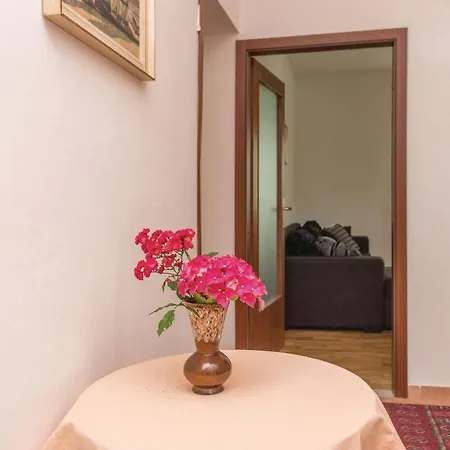 Four-bedroom In Διαμέρισμα *