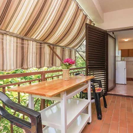 Four-bedroom In Turanj